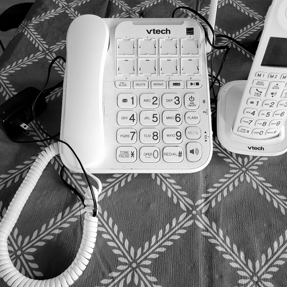 Phone - Picture 4 of 4